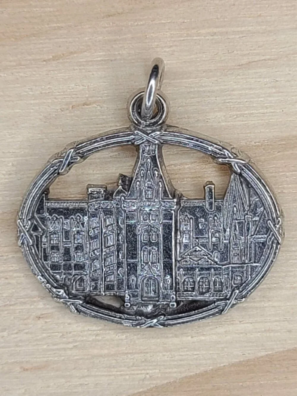 Vintage Sterling Silver Biltmore Estate Oval Pendant Charm Asheville NC .75" - Picture 1 of 8